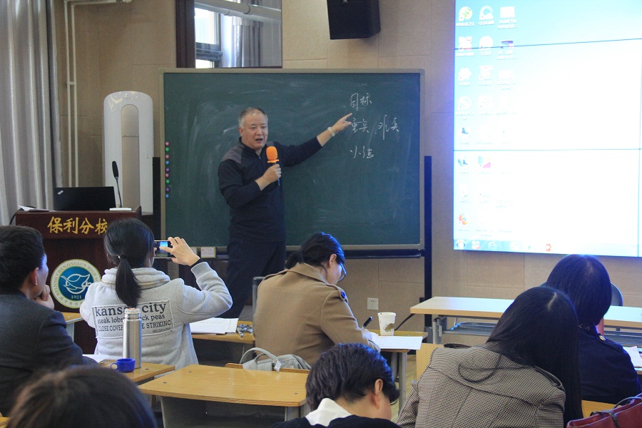 校园新闻数学教研员康杰,数学特级教师孙丕训高度评价两节优质课.