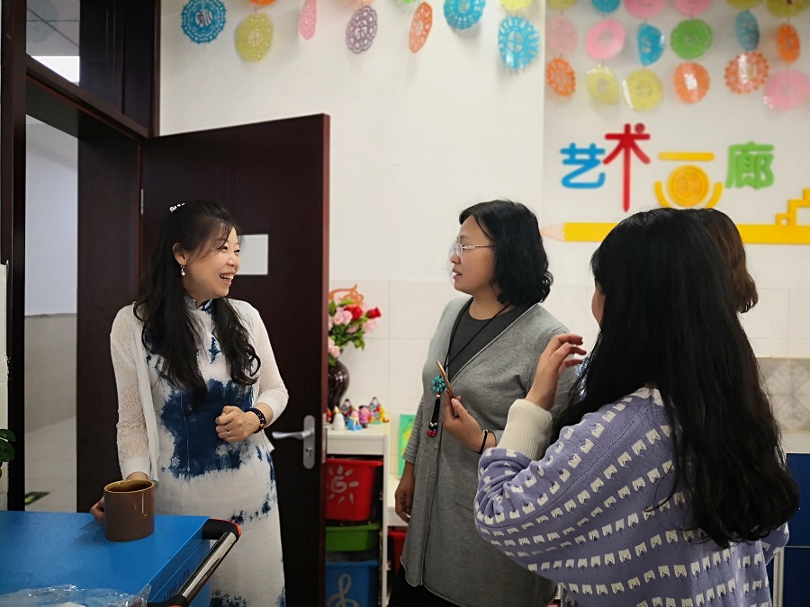 4刘亚冬老师与参训教师互动交流