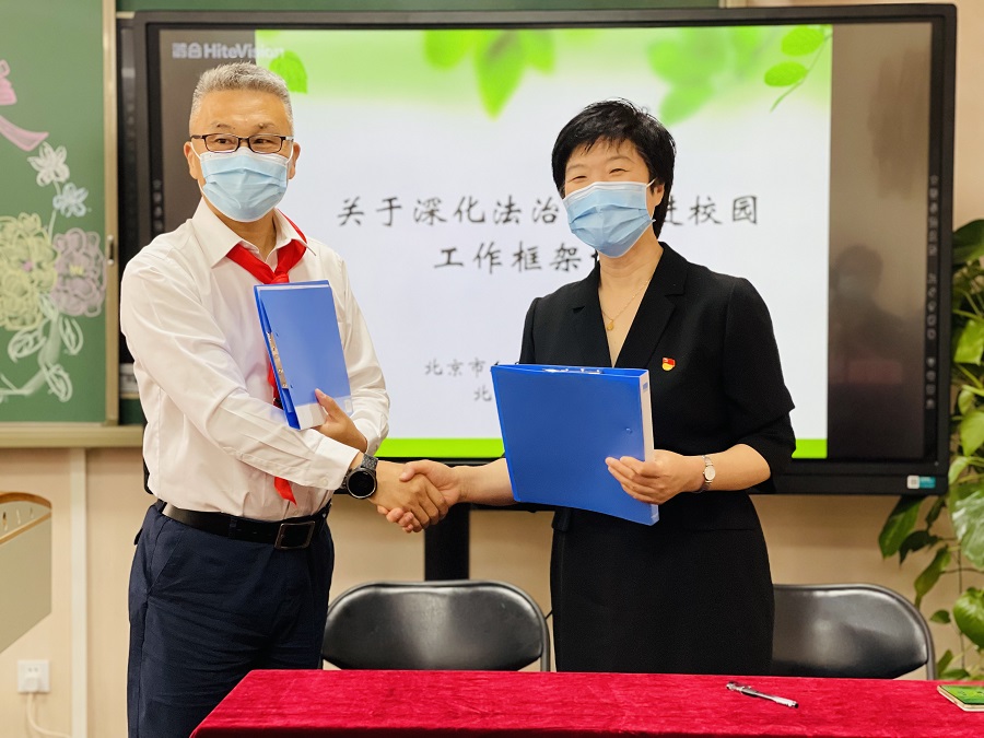 3-市检三分院与陈经纶中学签订《深化法治服务进校园工作框架协议》