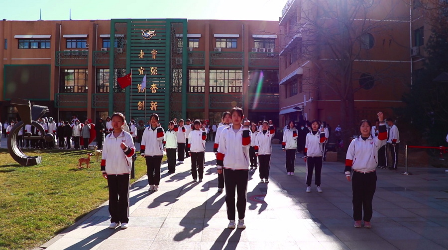 1-学生参加快闪活动