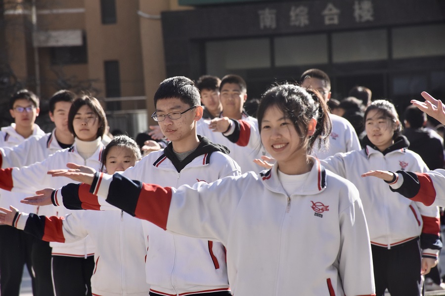 5-经纶学子舞动“一起向未来”