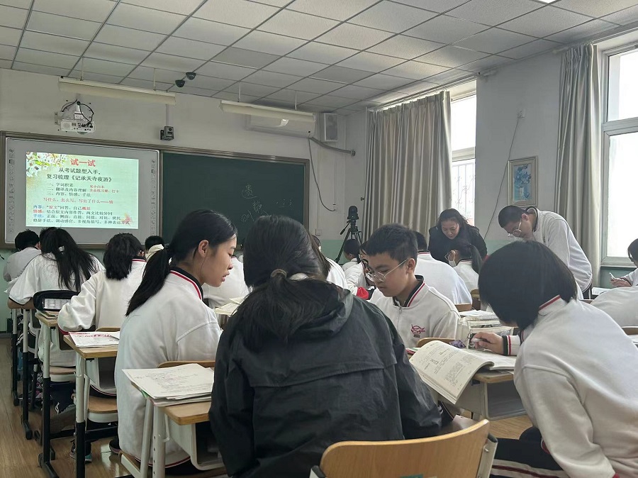 观察学生课堂学习情况