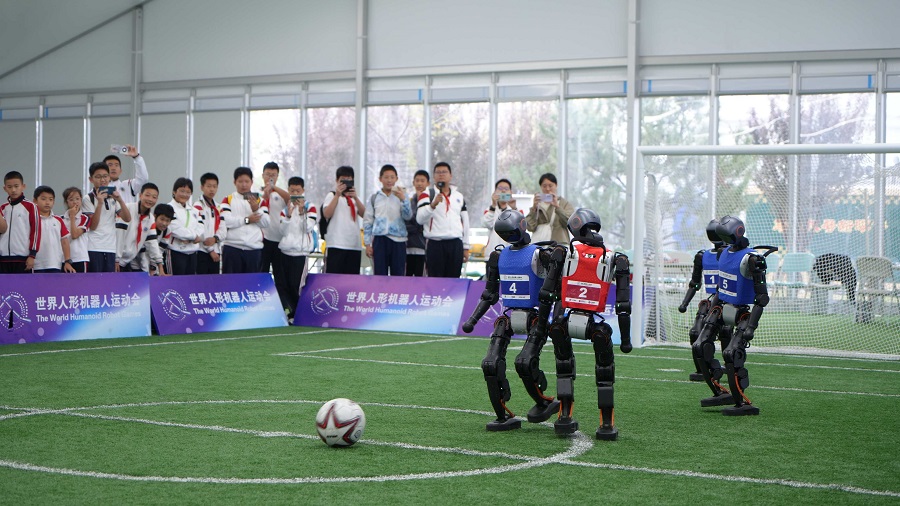2人形机器人足球比赛--封面
