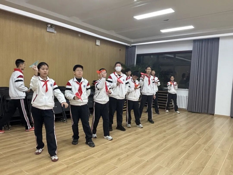 1纸飞机创意大赛--封面