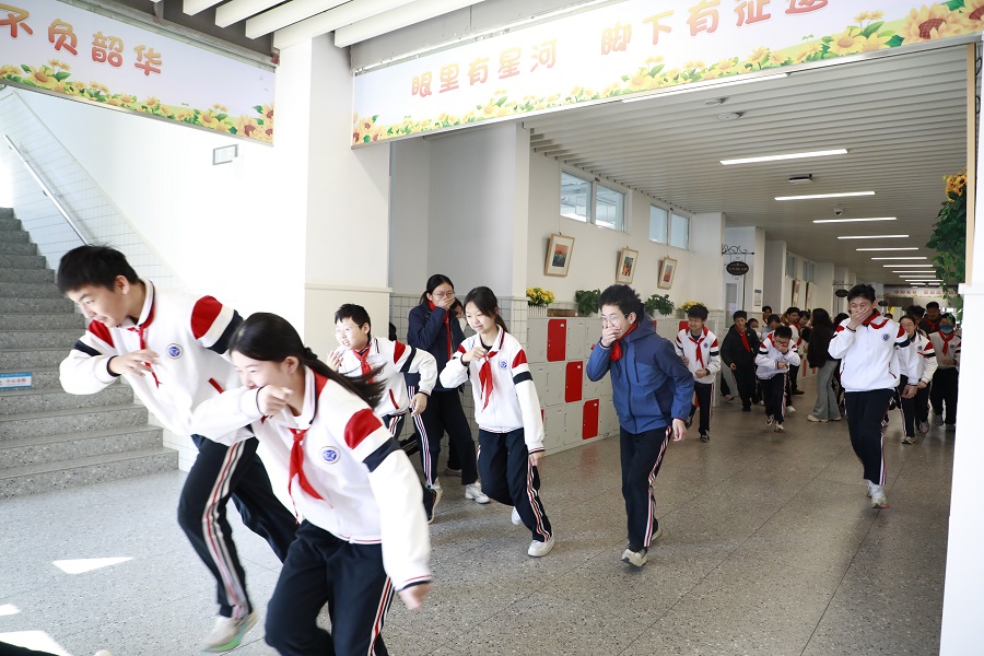 0学生有序撤离--封面