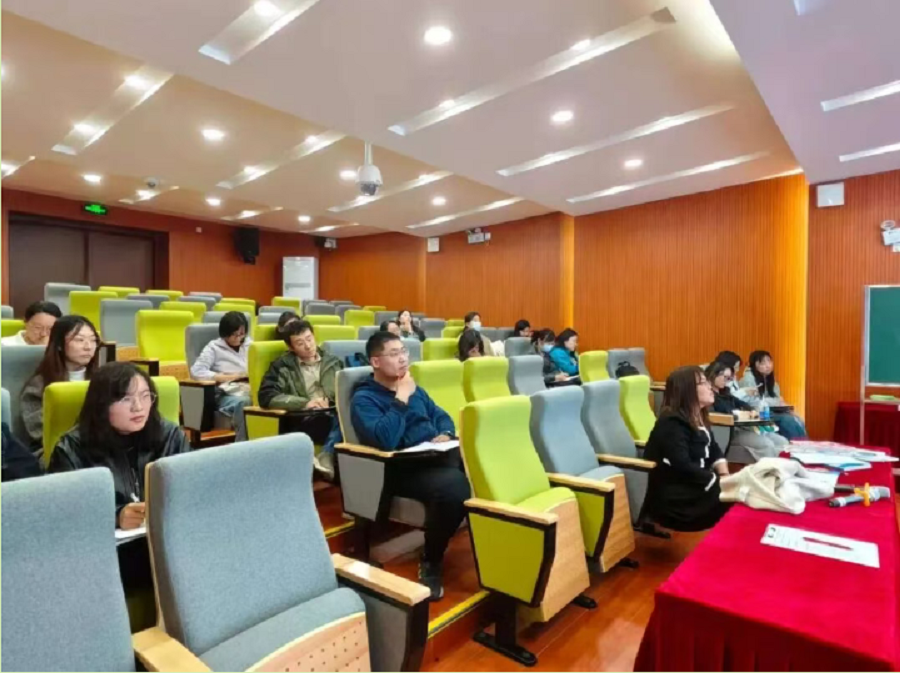 1开展班主任草根论坛活动--